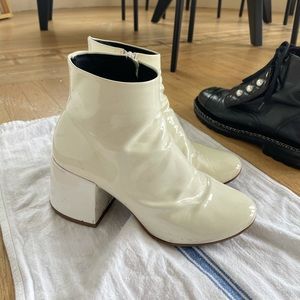 Margiela Women’s White Ankle Boots Retro Disco